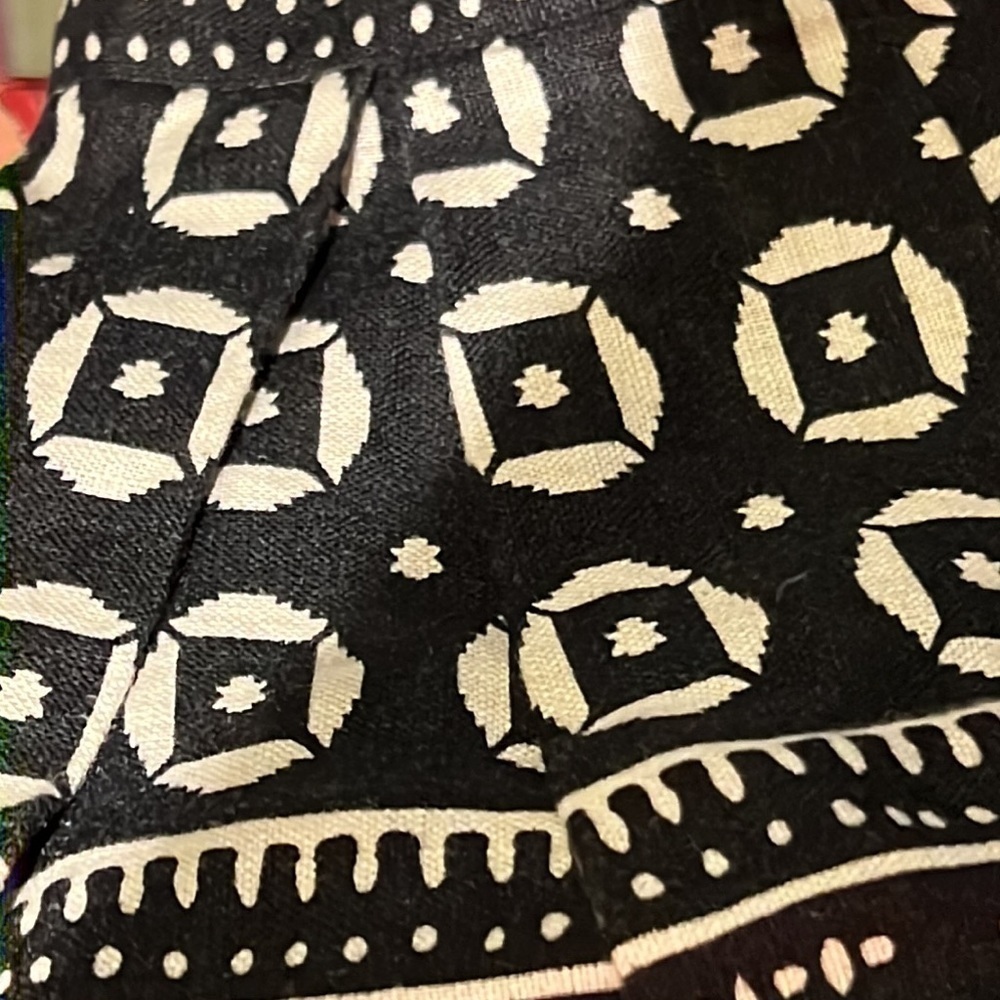 Sale Forever 21 Women's Skirt Size 28/S Black White Lined Pleated Skirt - Picture 3 of 12